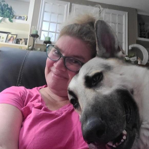 Meet your Posher, Julie - Picture 1 of 1